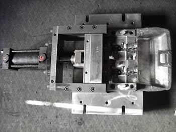 Molten aluminium gravity die casting process