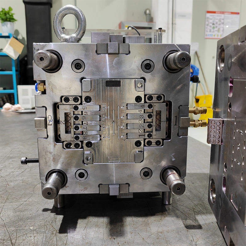 High-pressure die casting machine and aluminium components